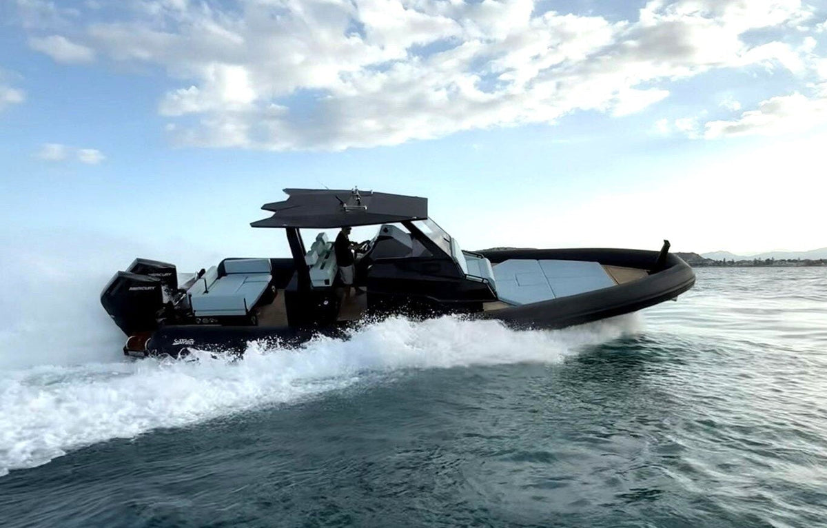 Sea Water Ghost 350 Kabinen-RIB in Fahrt