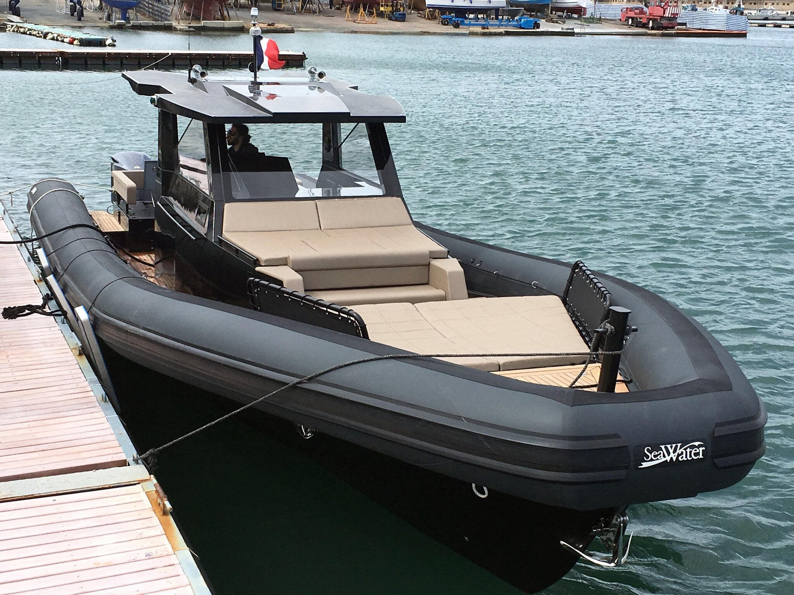 Sea Water Phantom 500 in der Seitenansicht