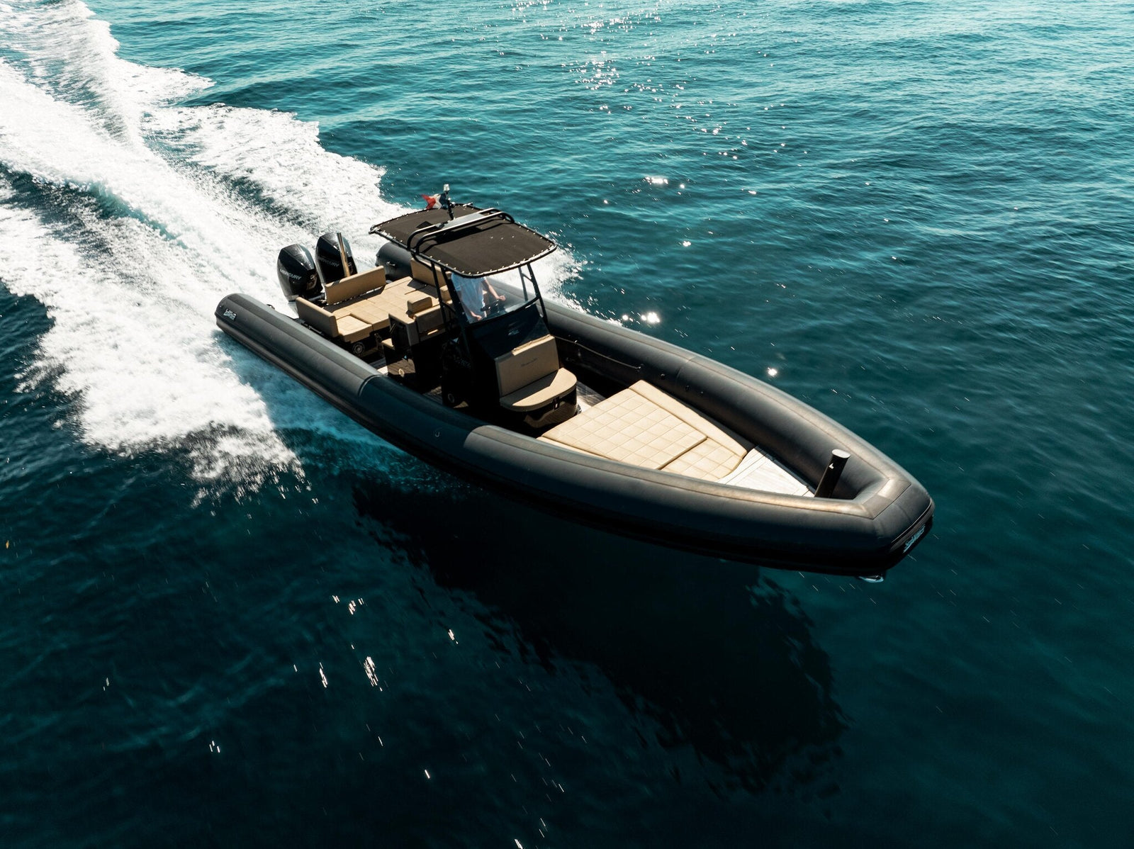 Sea Water Phantom 300 in Fahrt, Luftaufnahme