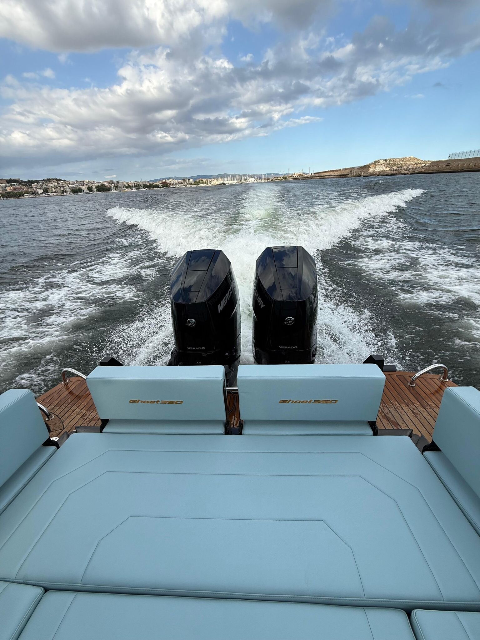 Cockpit des Sea Water Ghost 350