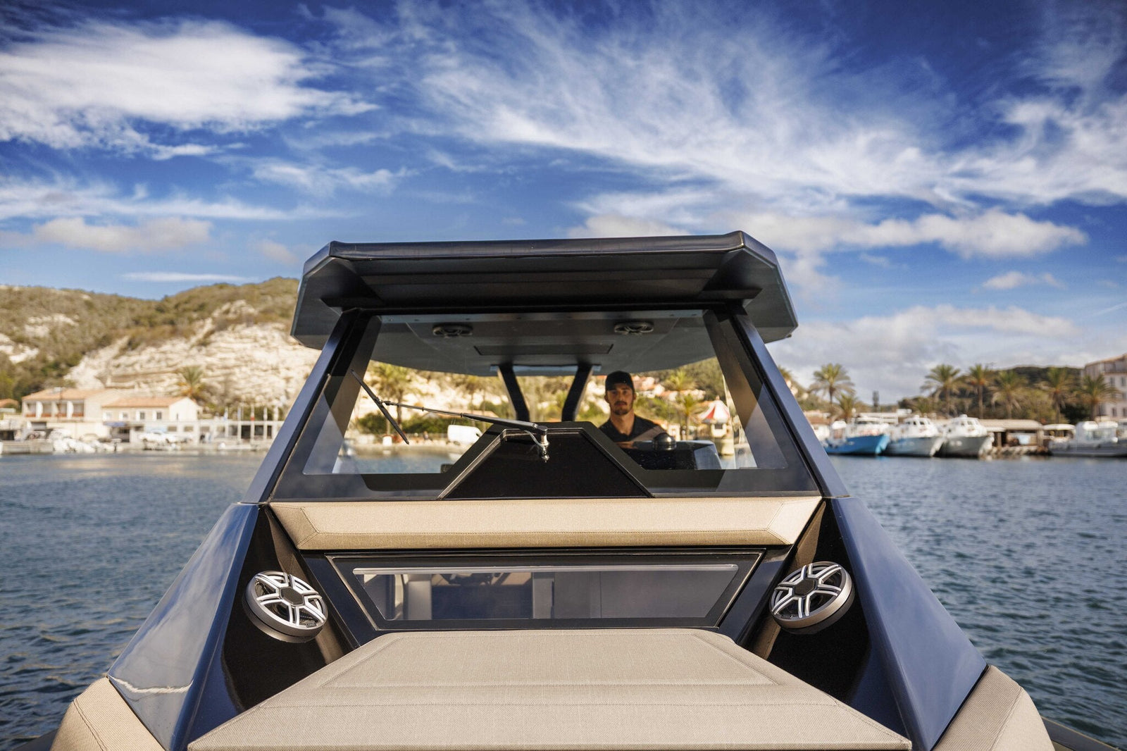 Steuerstand des Sea Water Ghost 420