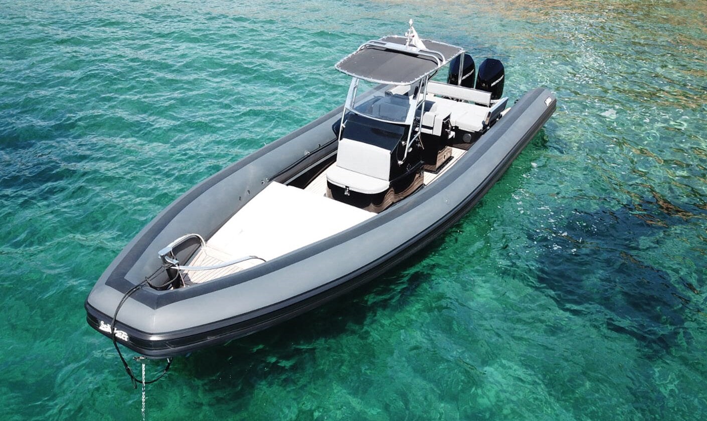 Sea Water Phantom 300 Maxi-RIB in der Seitenansicht