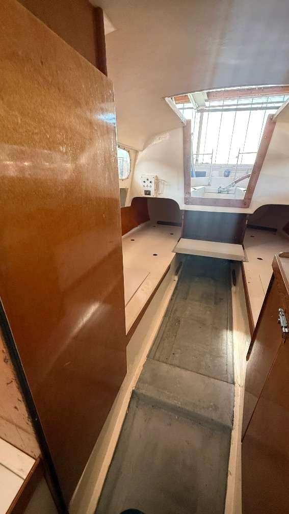 Kajüte der Sunbeam 22 mit Blick zum Niedergang