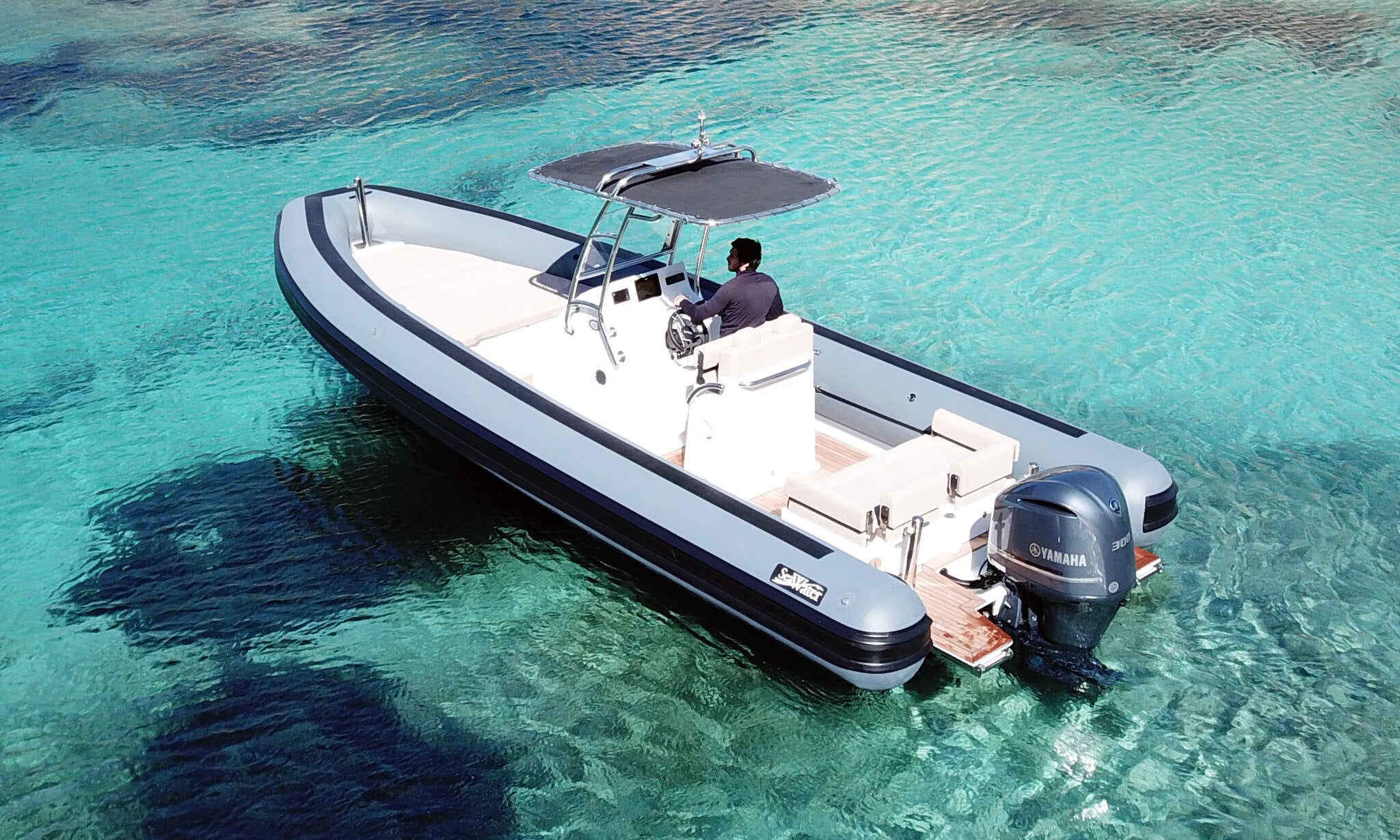 Sea Water Phantom 260 RIB in der Seitenansicht