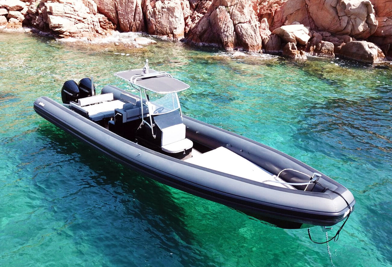 Sea Water Phantom 300 in einer Ankerbucht