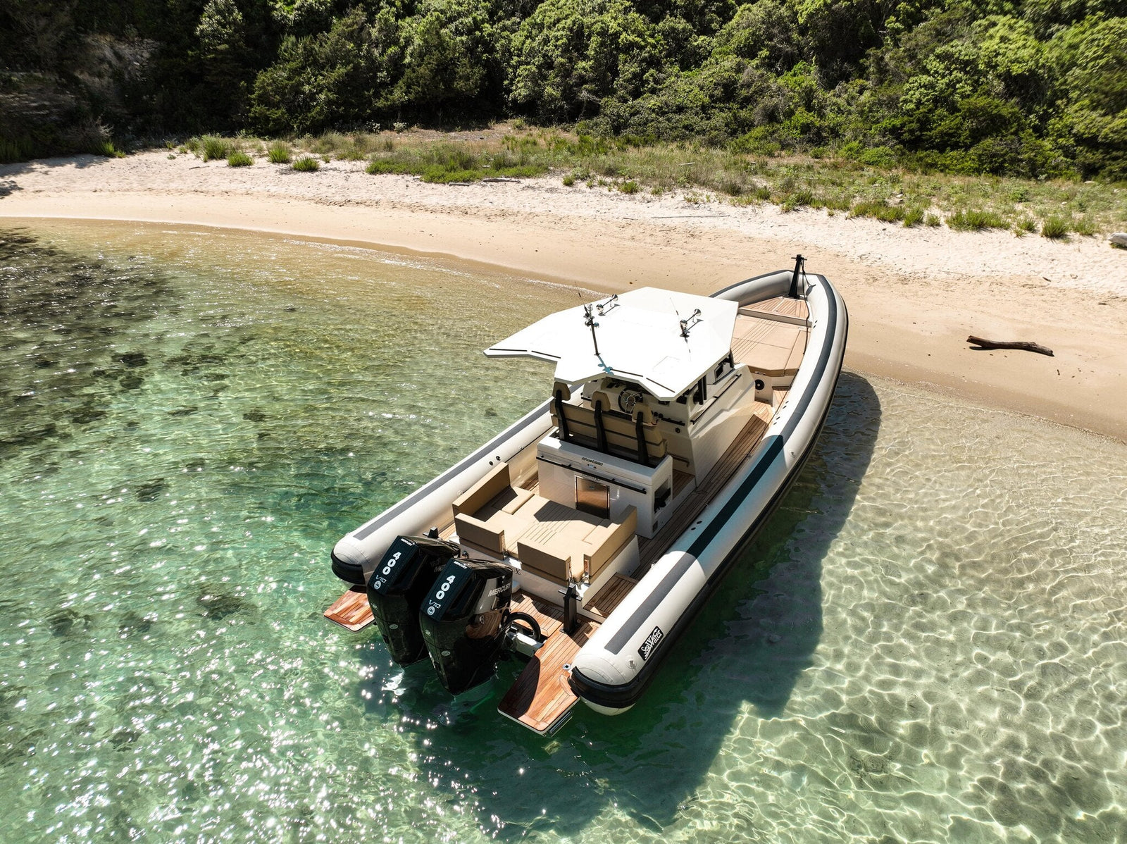 Sea Water Ghost 320 vor dem Strand, Luftaufnahme
