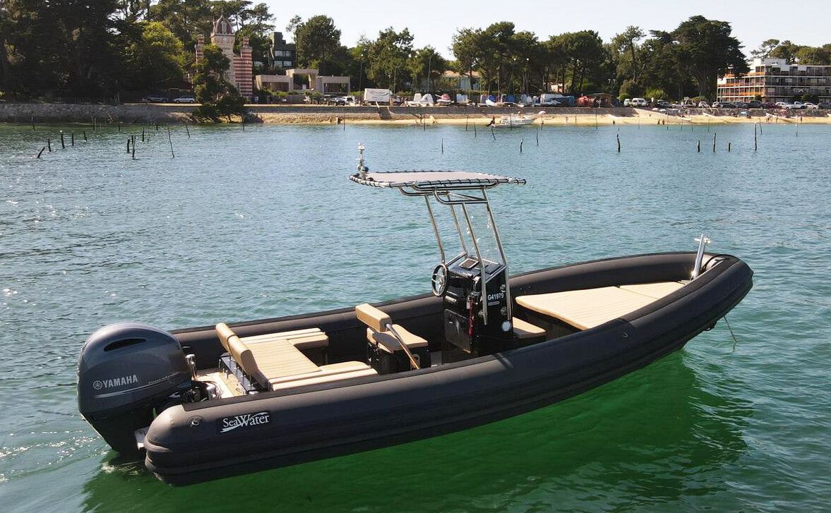 Sea Water Phantom 230 in der Seitenansicht