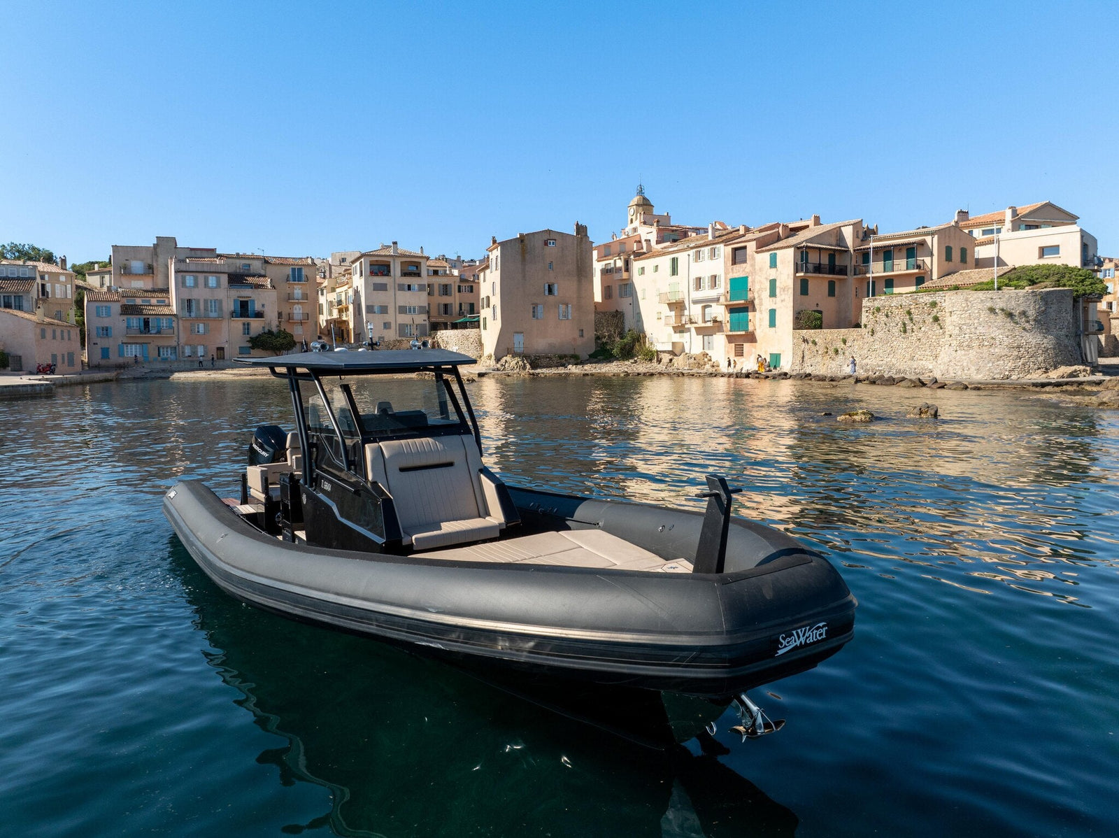 Sea Water Ghost 320 im Hafen