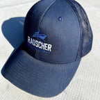Rauscher Boot Trucker Cap in Marineblau, Dreiviertelansicht mit gesticktem Logo