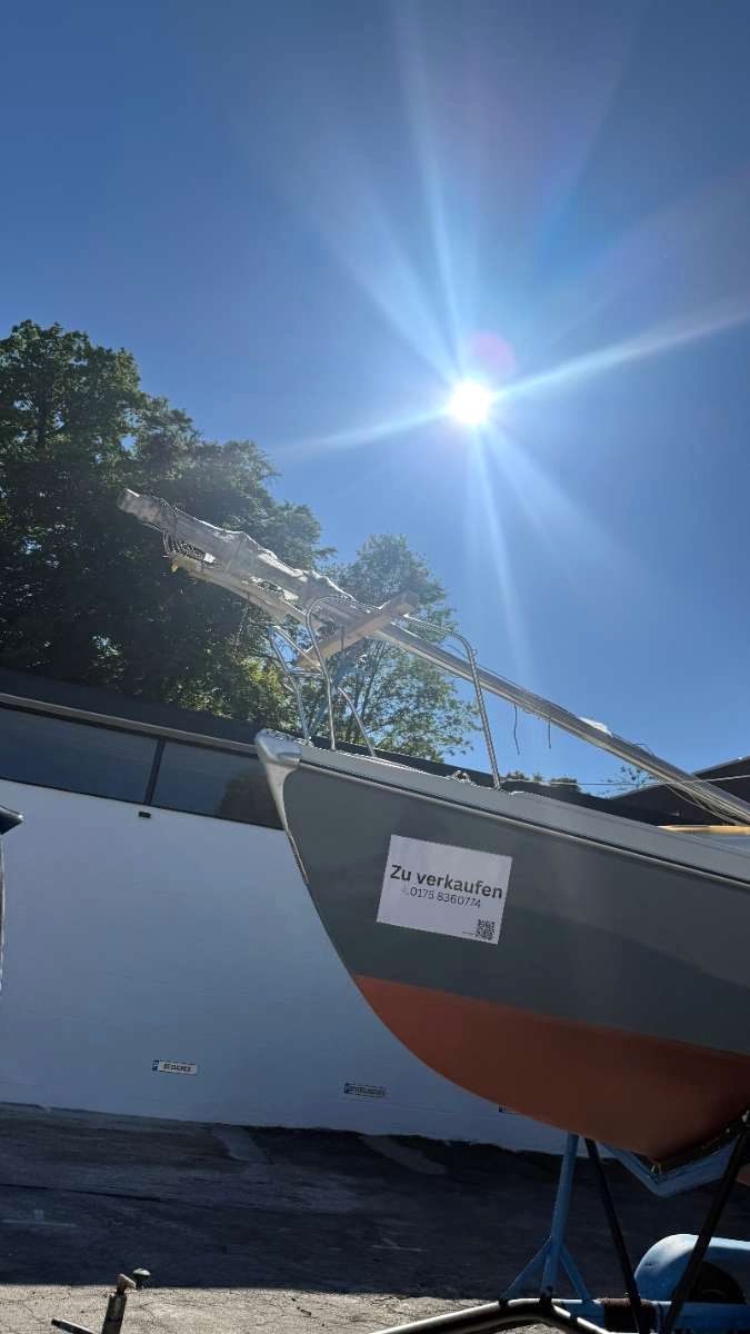 Bug der Sunbeam 22 mit gelegtem Mast
